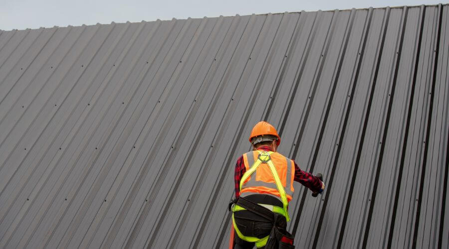Professional metal roof installation services in Arenzville, IL